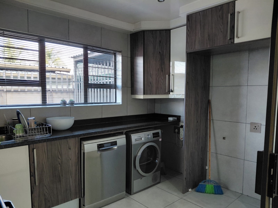 5 Bedroom Property for Sale in Actonville Gauteng