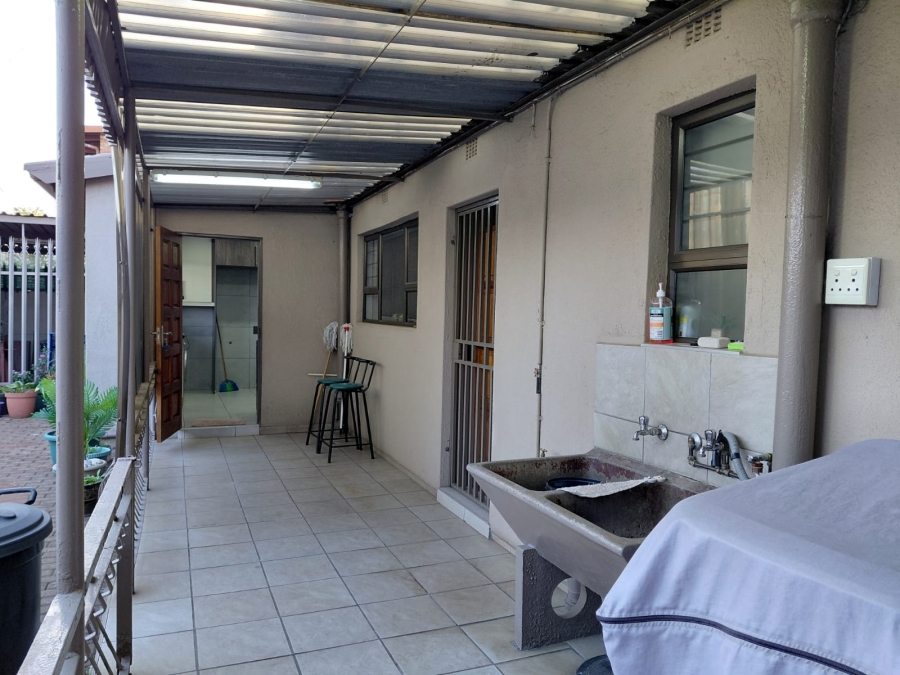 5 Bedroom Property for Sale in Actonville Gauteng