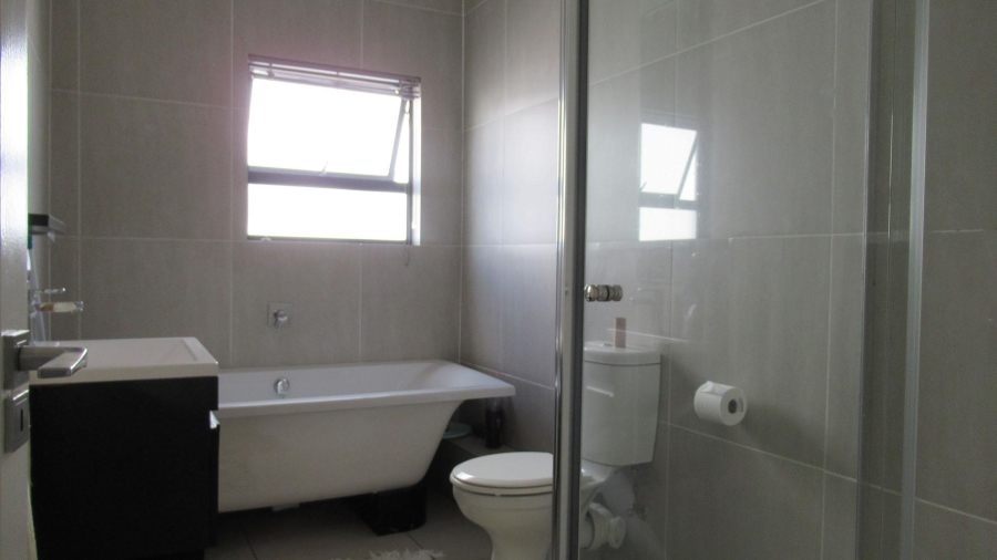 2 Bedroom Property for Sale in Greenstone Hill Gauteng
