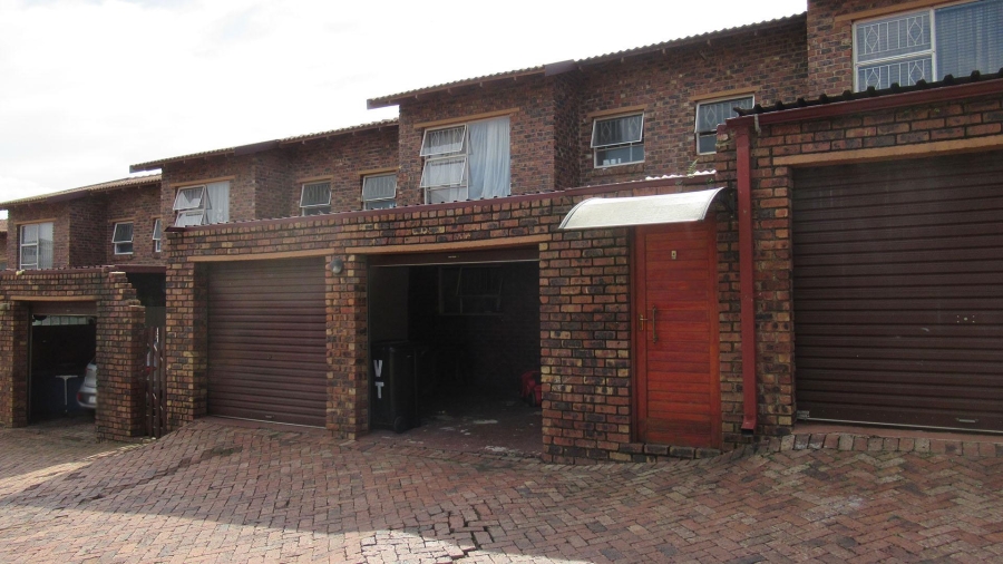 3 Bedroom Property for Sale in Buccleuch Gauteng