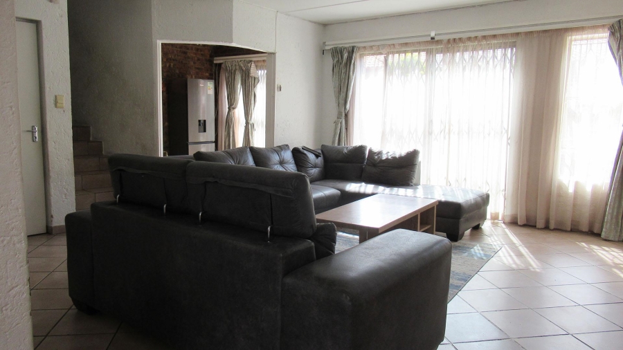 3 Bedroom Property for Sale in Buccleuch Gauteng