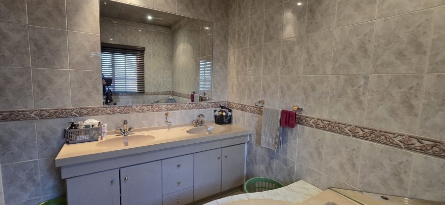6 Bedroom Property for Sale in Amandasig Gauteng