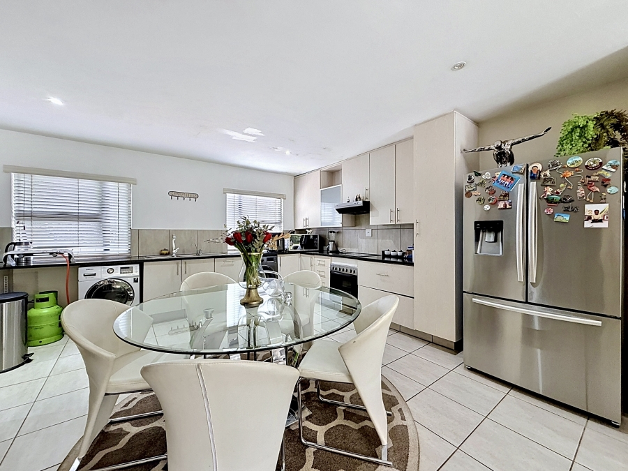2 Bedroom Property for Sale in Lombardy Estate Gauteng