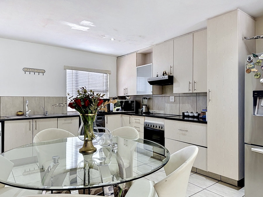 2 Bedroom Property for Sale in Lombardy Estate Gauteng