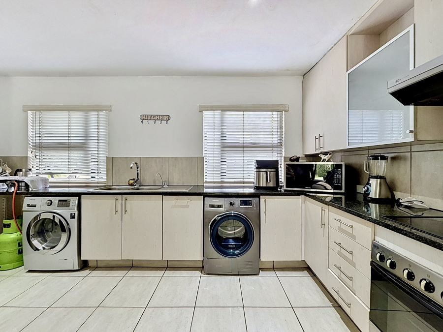 2 Bedroom Property for Sale in Lombardy Estate Gauteng