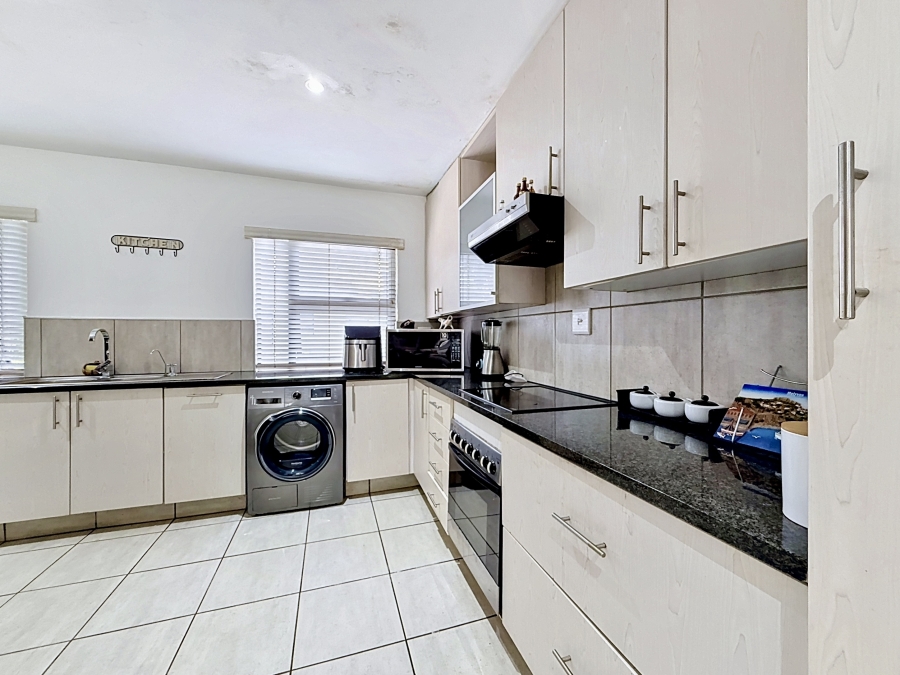 2 Bedroom Property for Sale in Lombardy Estate Gauteng