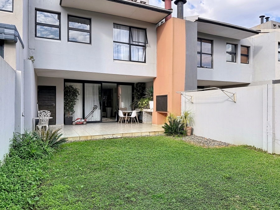 2 Bedroom Property for Sale in Lombardy Estate Gauteng