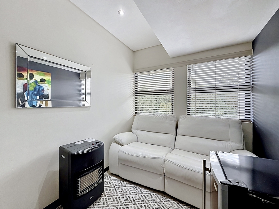 2 Bedroom Property for Sale in Lombardy Estate Gauteng