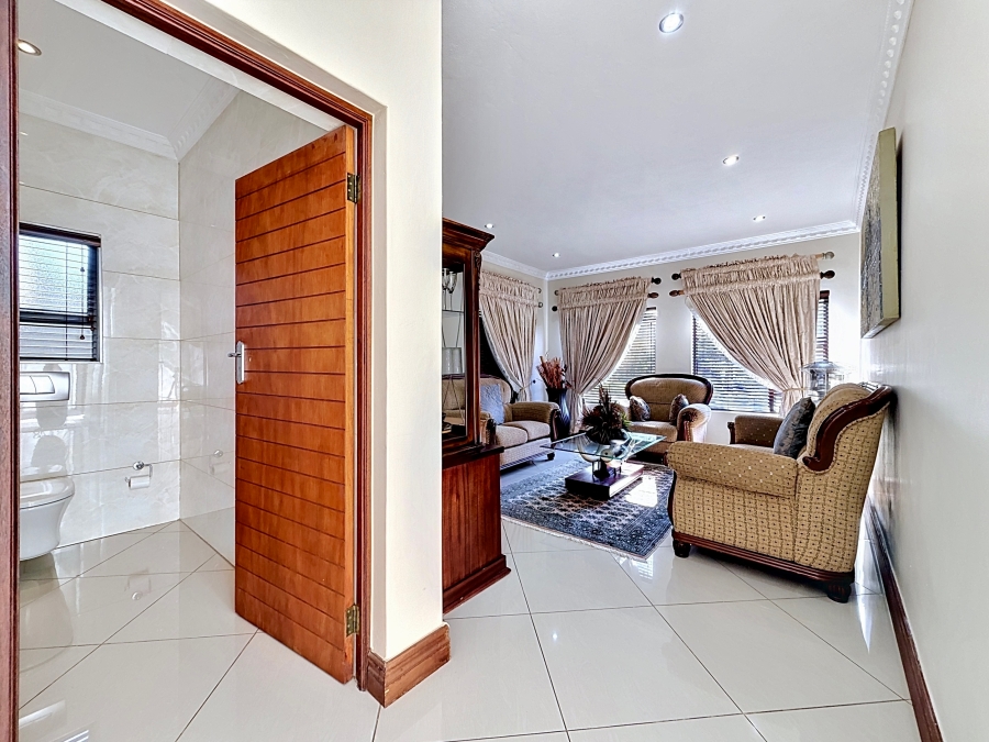 5 Bedroom Property for Sale in Willow Acres Gauteng