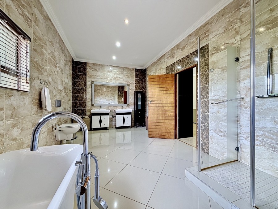 5 Bedroom Property for Sale in Willow Acres Gauteng