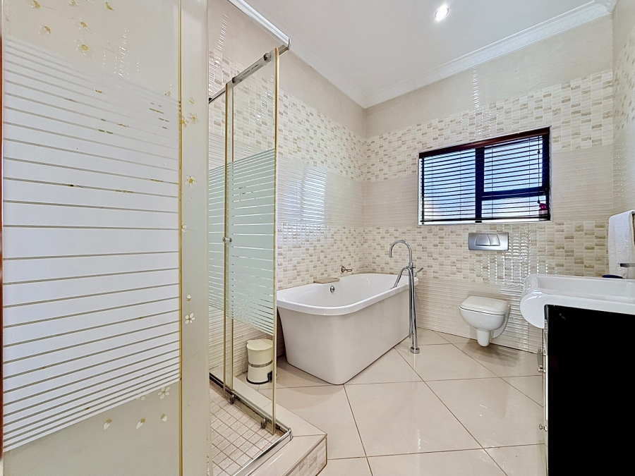 5 Bedroom Property for Sale in Willow Acres Gauteng