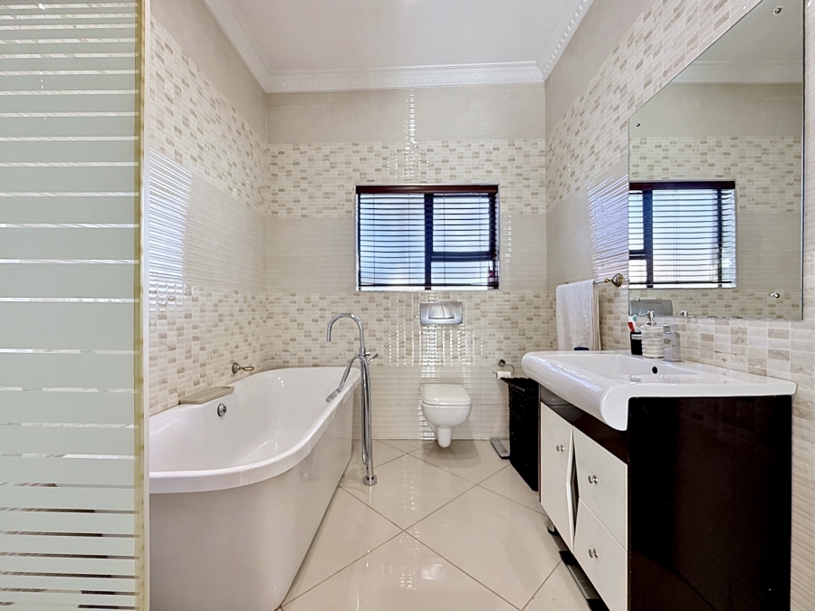 5 Bedroom Property for Sale in Willow Acres Gauteng