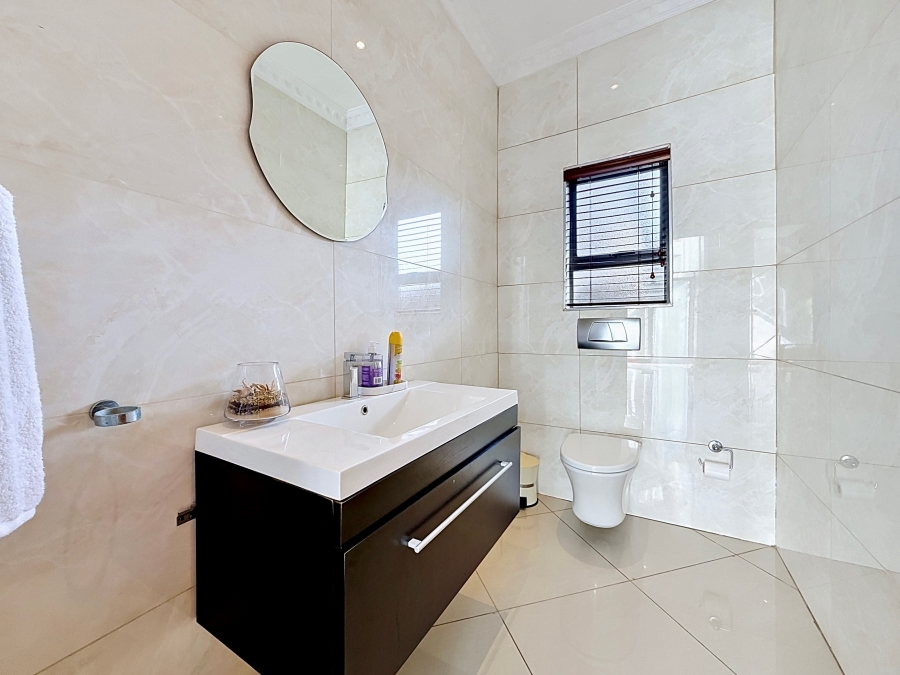 5 Bedroom Property for Sale in Willow Acres Gauteng