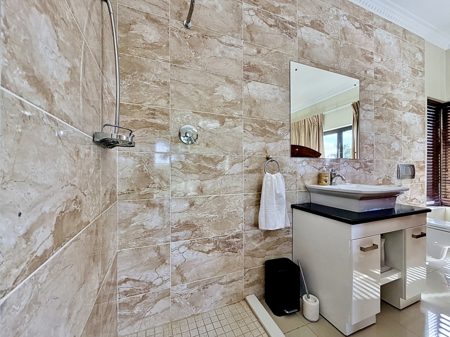 5 Bedroom Property for Sale in Willow Acres Gauteng