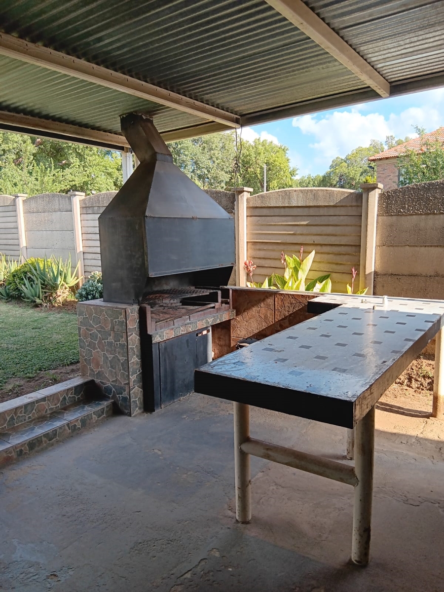 4 Bedroom Property for Sale in Vanderbijlpark Cw 6 Gauteng