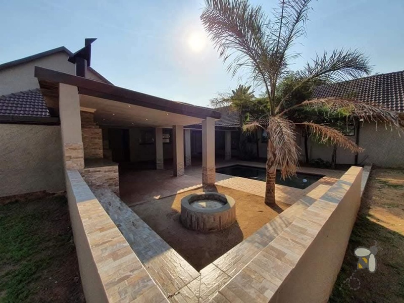6 Bedroom Property for Sale in Freeway Park Gauteng
