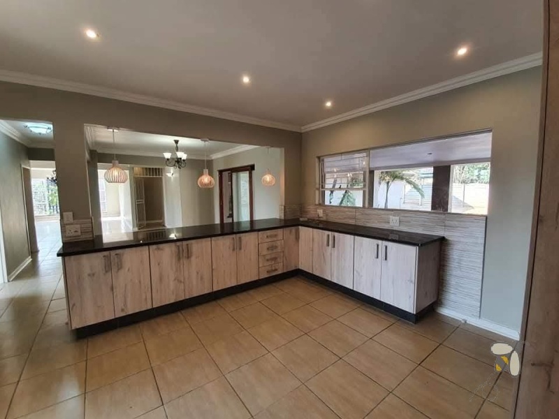 6 Bedroom Property for Sale in Freeway Park Gauteng
