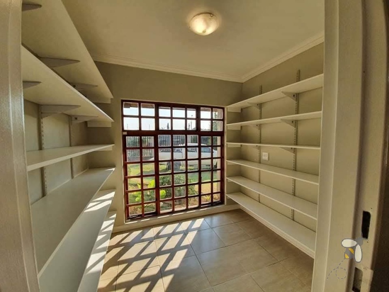 6 Bedroom Property for Sale in Freeway Park Gauteng