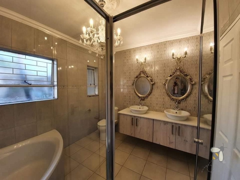 6 Bedroom Property for Sale in Freeway Park Gauteng
