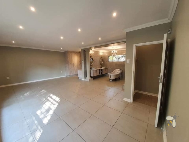 6 Bedroom Property for Sale in Freeway Park Gauteng