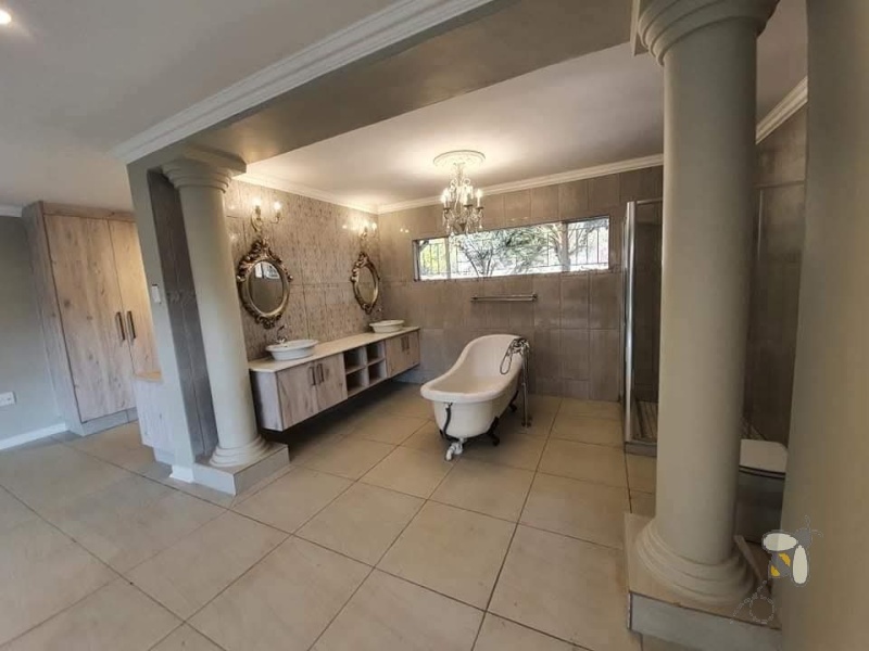6 Bedroom Property for Sale in Freeway Park Gauteng