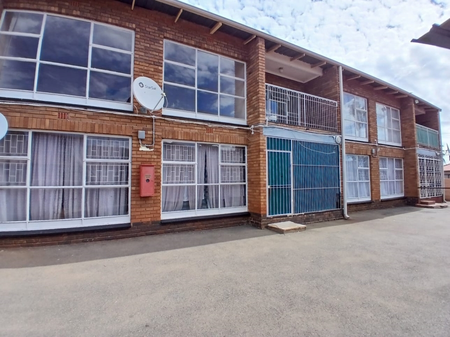 2 Bedroom Property for Sale in Oberholzer Gauteng