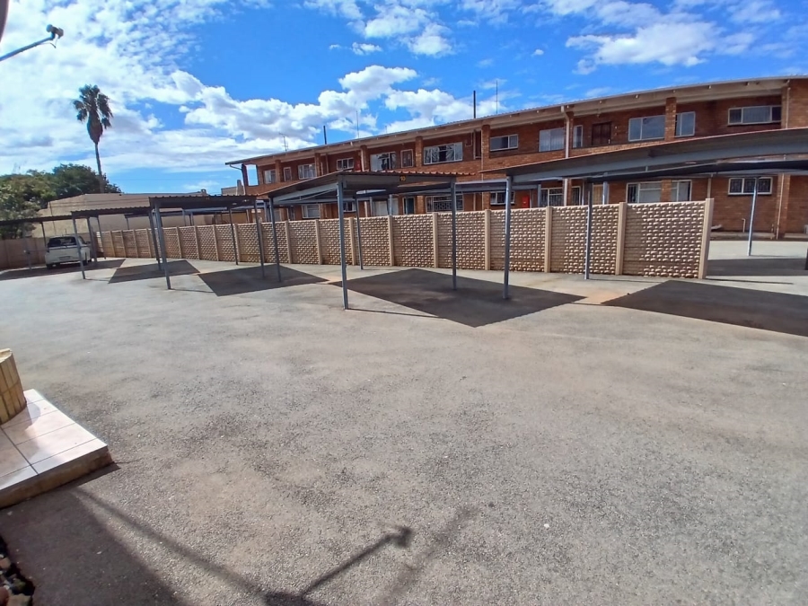 2 Bedroom Property for Sale in Oberholzer Gauteng