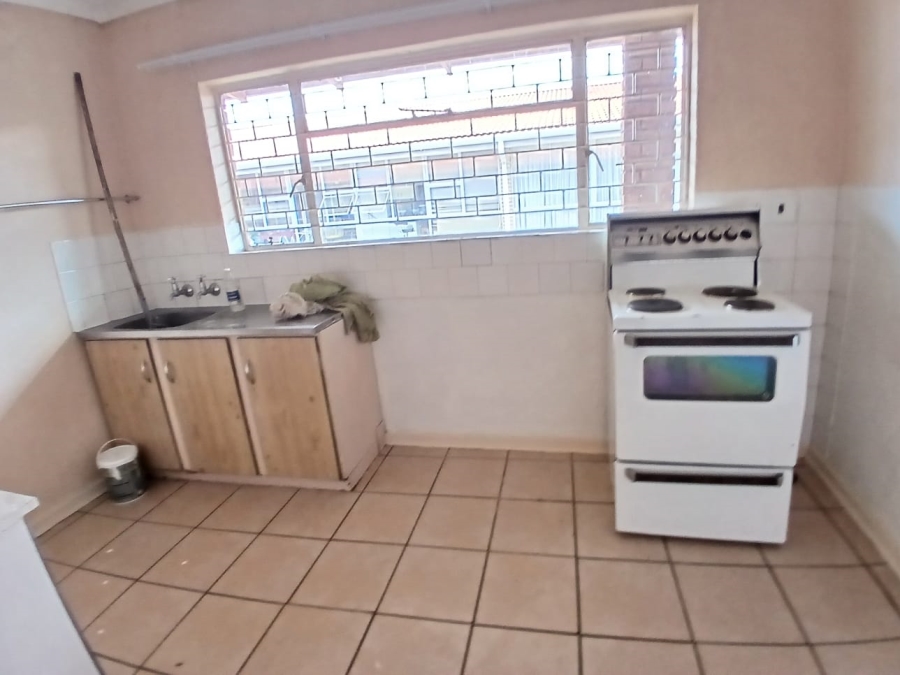 2 Bedroom Property for Sale in Oberholzer Gauteng