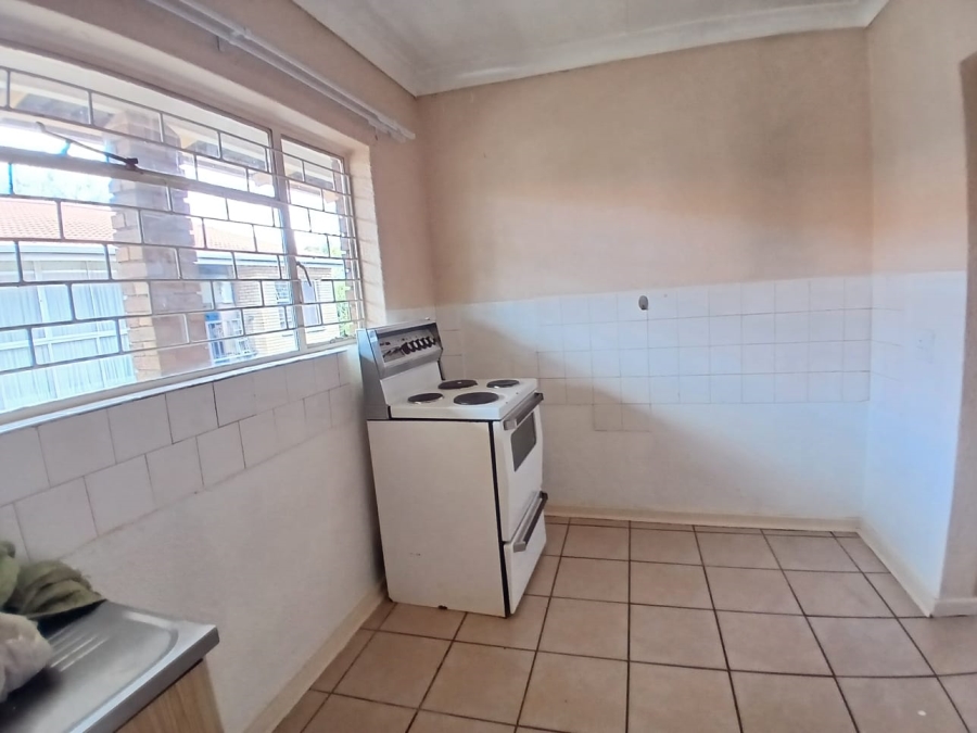 2 Bedroom Property for Sale in Oberholzer Gauteng