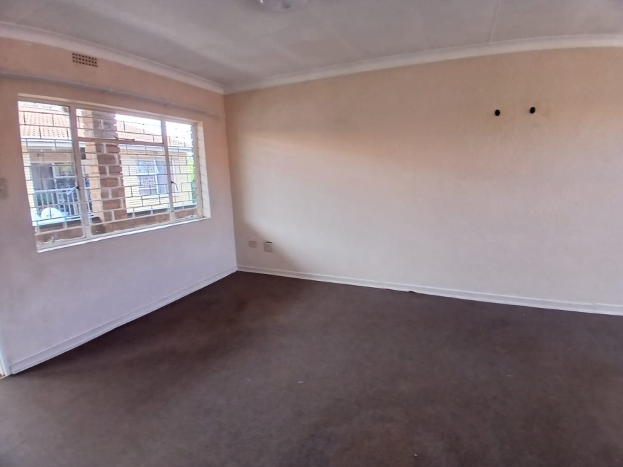 2 Bedroom Property for Sale in Oberholzer Gauteng