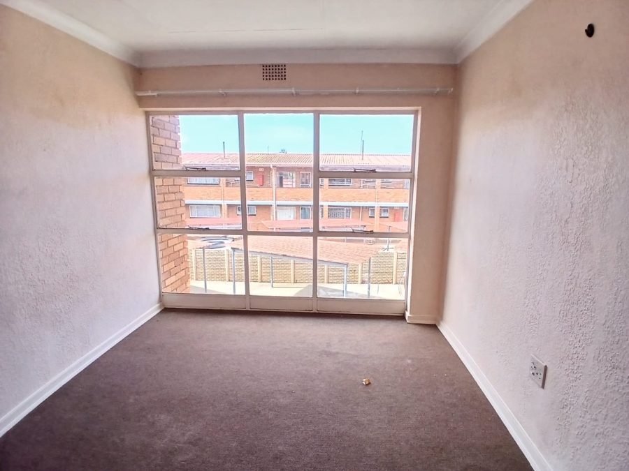 2 Bedroom Property for Sale in Oberholzer Gauteng