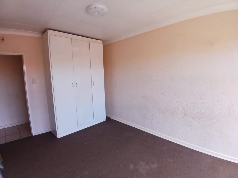 2 Bedroom Property for Sale in Oberholzer Gauteng