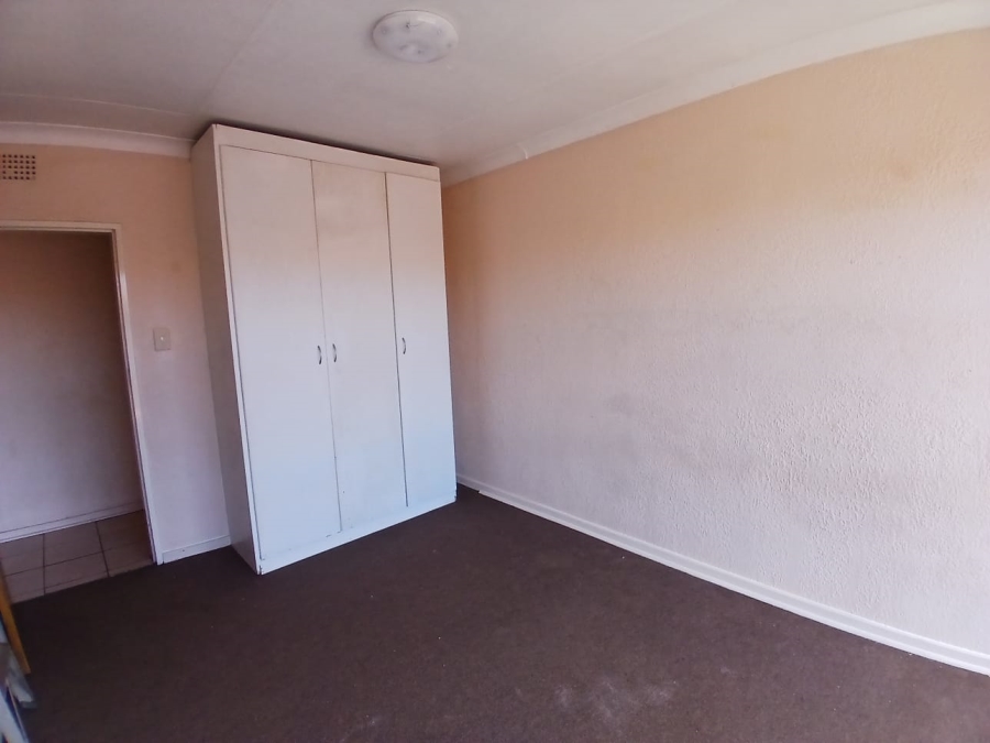 2 Bedroom Property for Sale in Oberholzer Gauteng