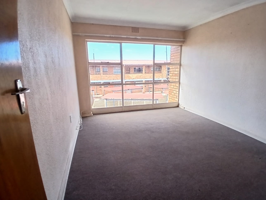 2 Bedroom Property for Sale in Oberholzer Gauteng
