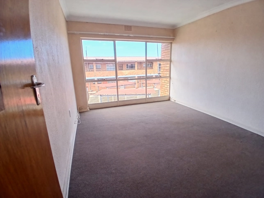 2 Bedroom Property for Sale in Oberholzer Gauteng