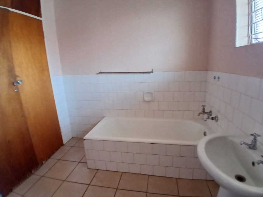 2 Bedroom Property for Sale in Oberholzer Gauteng
