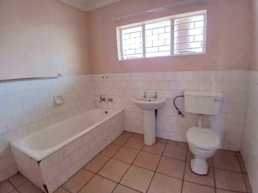 2 Bedroom Property for Sale in Oberholzer Gauteng