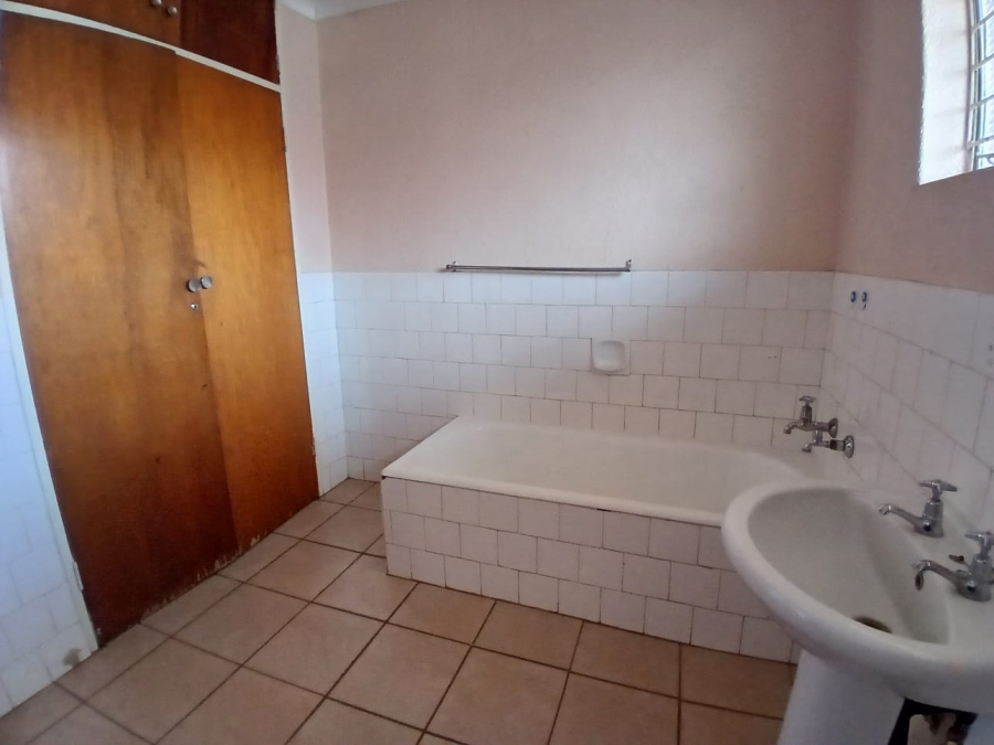 2 Bedroom Property for Sale in Oberholzer Gauteng