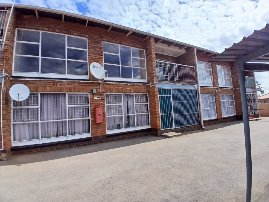 2 Bedroom Property for Sale in Oberholzer Gauteng