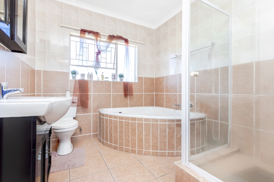 3 Bedroom Property for Sale in Honeydew Manor Gauteng
