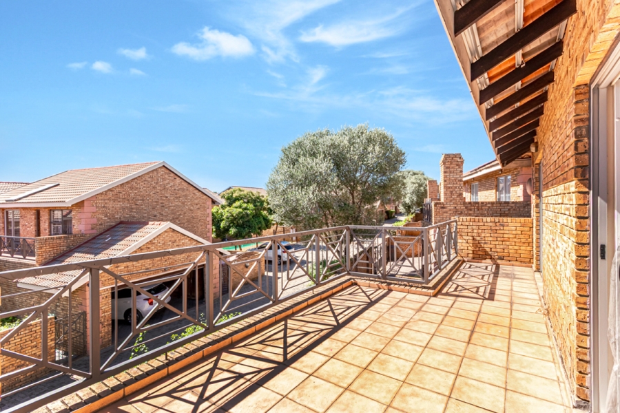3 Bedroom Property for Sale in Honeydew Manor Gauteng