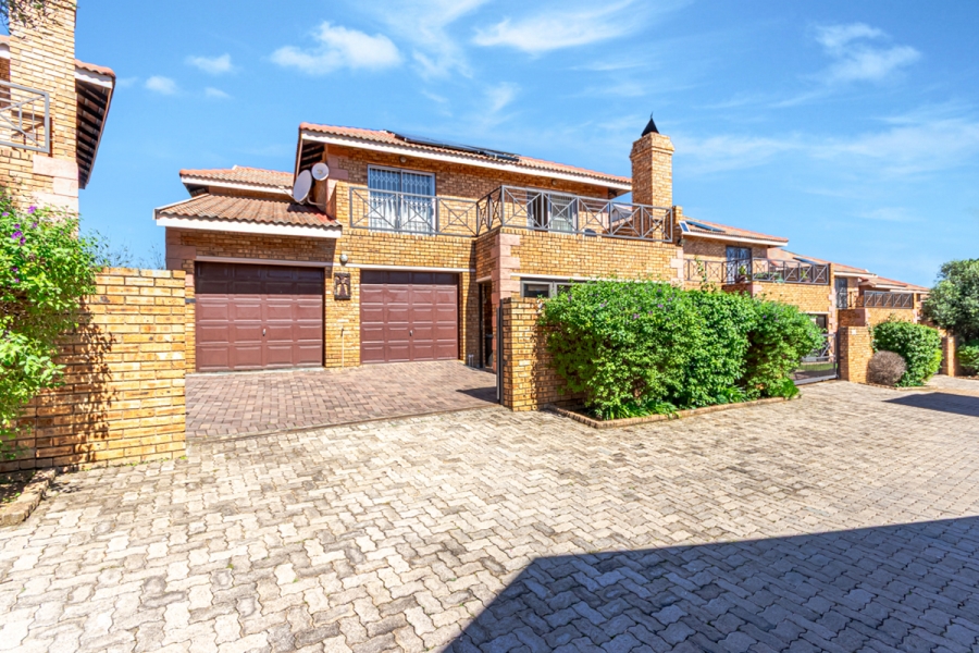 3 Bedroom Property for Sale in Honeydew Manor Gauteng