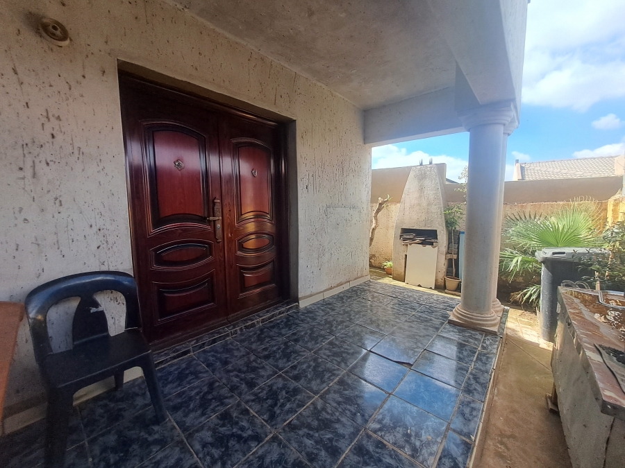 4 Bedroom Property for Sale in Protea Glen Gauteng