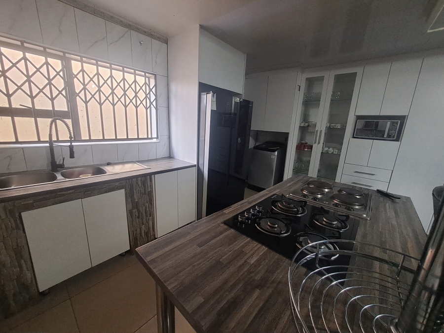 4 Bedroom Property for Sale in Protea Glen Gauteng