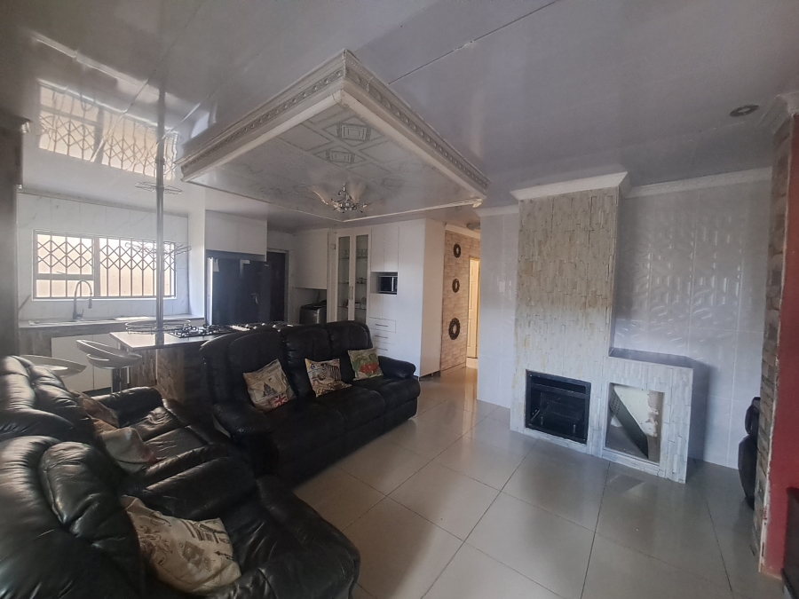 4 Bedroom Property for Sale in Protea Glen Gauteng