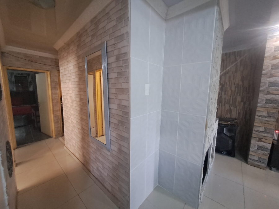 4 Bedroom Property for Sale in Protea Glen Gauteng