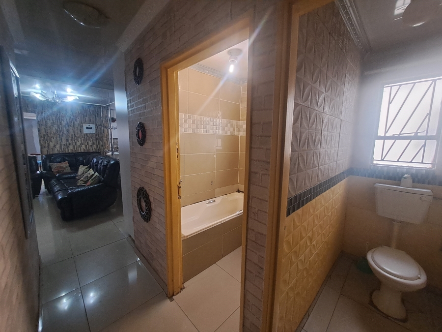 4 Bedroom Property for Sale in Protea Glen Gauteng