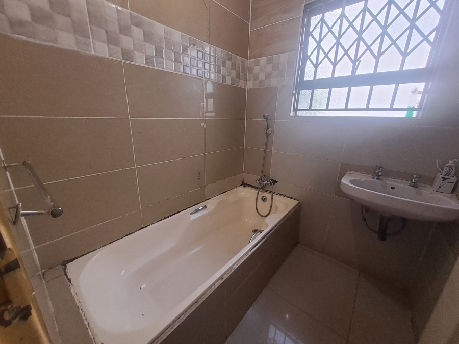 4 Bedroom Property for Sale in Protea Glen Gauteng