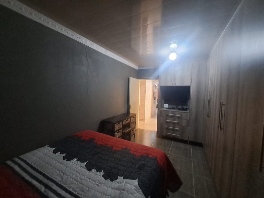 4 Bedroom Property for Sale in Protea Glen Gauteng