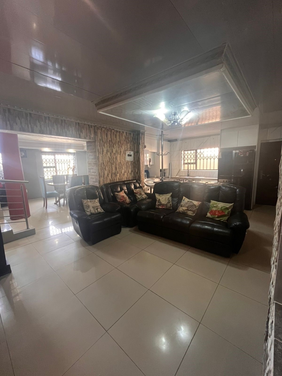 4 Bedroom Property for Sale in Protea Glen Gauteng